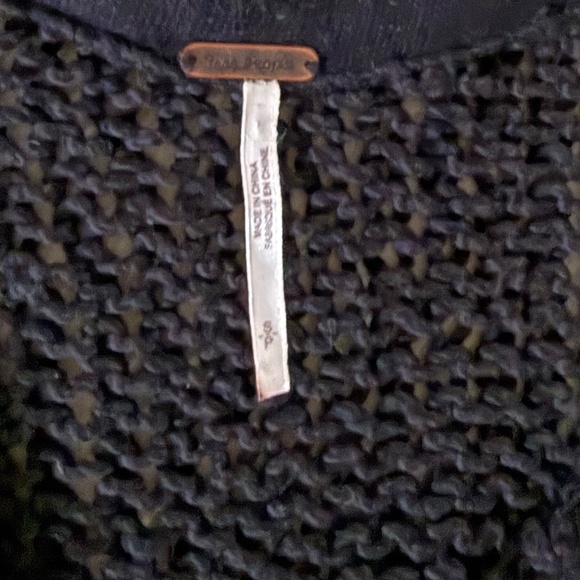 Free People Women’s Black Loose Knit Relaxed Fit Sweater Size Small - Picture 3 of 11